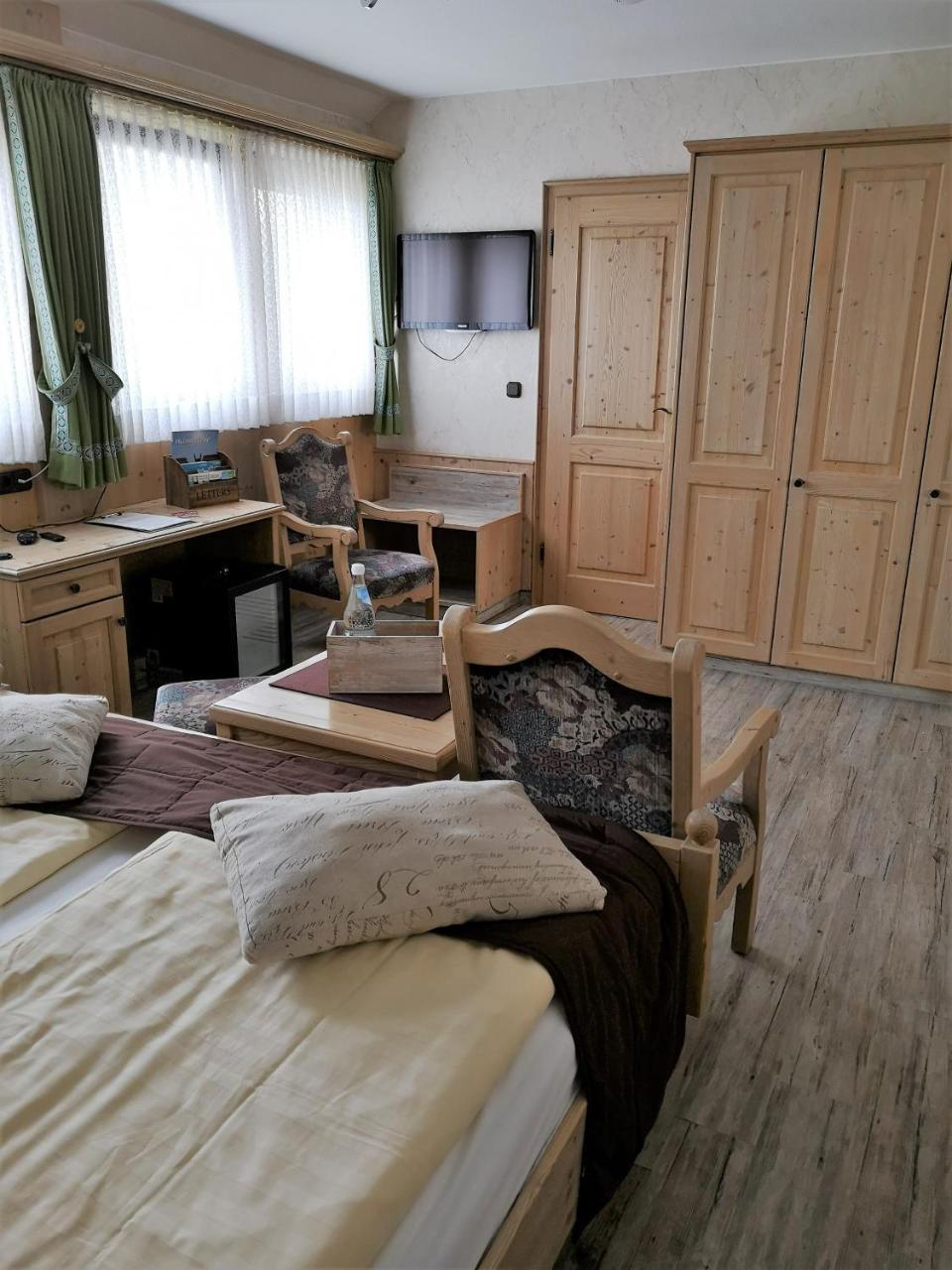 Clemens Hotel